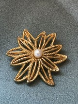 Estate Spikey Layered Goldtone Abstract Poinsettia Flower w Faux White Pearl Bea - £8.81 GBP