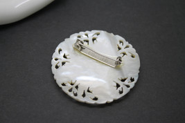 Vintage Signed Bethlehem Mother of Pearl Flower Shield BROOCH Pin Jewellery - £19.32 GBP