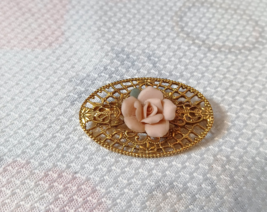 Vintage Gold Filigree Brooch With Porcelain Rose - $131.94 MXN