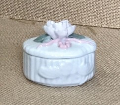 Applied Flower Porcelain Oval Trinket Box  Grandmacore AS IS READ - £4.73 GBP