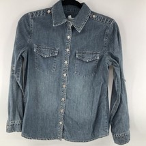 Chicos Denim Shirt Jacket Shirtail Hem Silver Button Pocket Flap Size 0 Roll Tab - £23.25 GBP