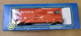 HO Scale Burlington Route CB&amp;Q High Cube Freight Train Box Car &amp; Train Rails - £6.56 GBP