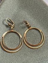 Tiny Goldtone Fan w Etched Thin Concentric Circle Dangle Earrings for Pierced Ea - £8.92 GBP