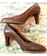 8M Brown 3 Inch Pumps Heels Danelle Wishbone Classic  Embroidered Brazil... - £21.29 GBP