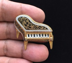 Piano Vintage Damascene Gold-Tone Brooch Pin - 1 1/2 Inches - Free Shipping - £23.46 GBP