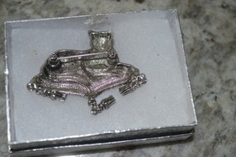 AVON Marcasite Cat Brooch PIN Silver Tone Green Rhinestone Eyes, 2&quot; long - £11.07 GBP