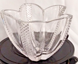 Mikasa Nob Hill Crystal Salad Bowl Flower Shape 7 Inches - $34.65