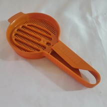 Vintage 9&quot; Long Tupperware Sift-It Handheld Sifter bakery Model - £7.37 GBP