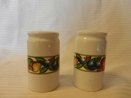 White Ceramic Salt &amp; Pepper Shaker Set With Tomatoes and Fruit Design - £23.56 GBP