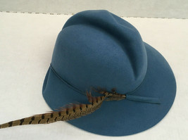 vintage women&#39;s wool felt blue with feather brimmed front made in USA - $19.75