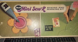 Vintage 1960 Salem Mini Sew&#39;R Sewing &amp; Marking Kit w Instructions &amp; Box USA - $235.72 MXN