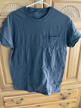 Fruit Of The Loom Men’s Size Medium Tag less Pocket T Shirt Dark grey - $24.99
