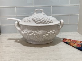 Vintage mid cent USA Ceramic White Soup Tureen w Lid &amp; Ladle  3-4 Qt  Pe... - $63.36