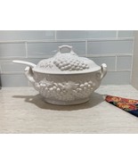 Vintage mid cent USA Ceramic White Soup Tureen w Lid &amp; Ladle  3-4 Qt  Pe... - $1,166.87 MXN