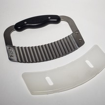 Pampered Chef Crinkle Cutter w Blade Guard Cover Stainless Steel Chopper 1063 - £12.55 GBP