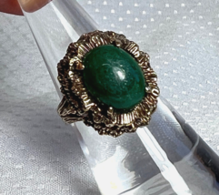 10K Yellow Gold Vtg  Ring Prong Oval Green Cabochon Stone Sz 6.75 Jewelry 7.44g - £350.40 GBP