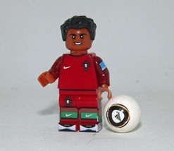 Cristiano Ronaldo Soccer player Building Minifigure Bricks US - £5.42 GBP
