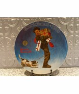 Wrapped Up In Christmas 1981 Norman Rockwell Knowles China Collector Plate - $18.00