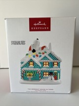 2022 Hallmark Peanuts The Merriest House in Town Peanuts Snoopy Musical Tabletop - £52.28 GBP