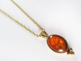 Nice Vintage Mid Century MCM Reverse Carved Amber Lucite Flower Pendant Necklace - £19.51 GBP
