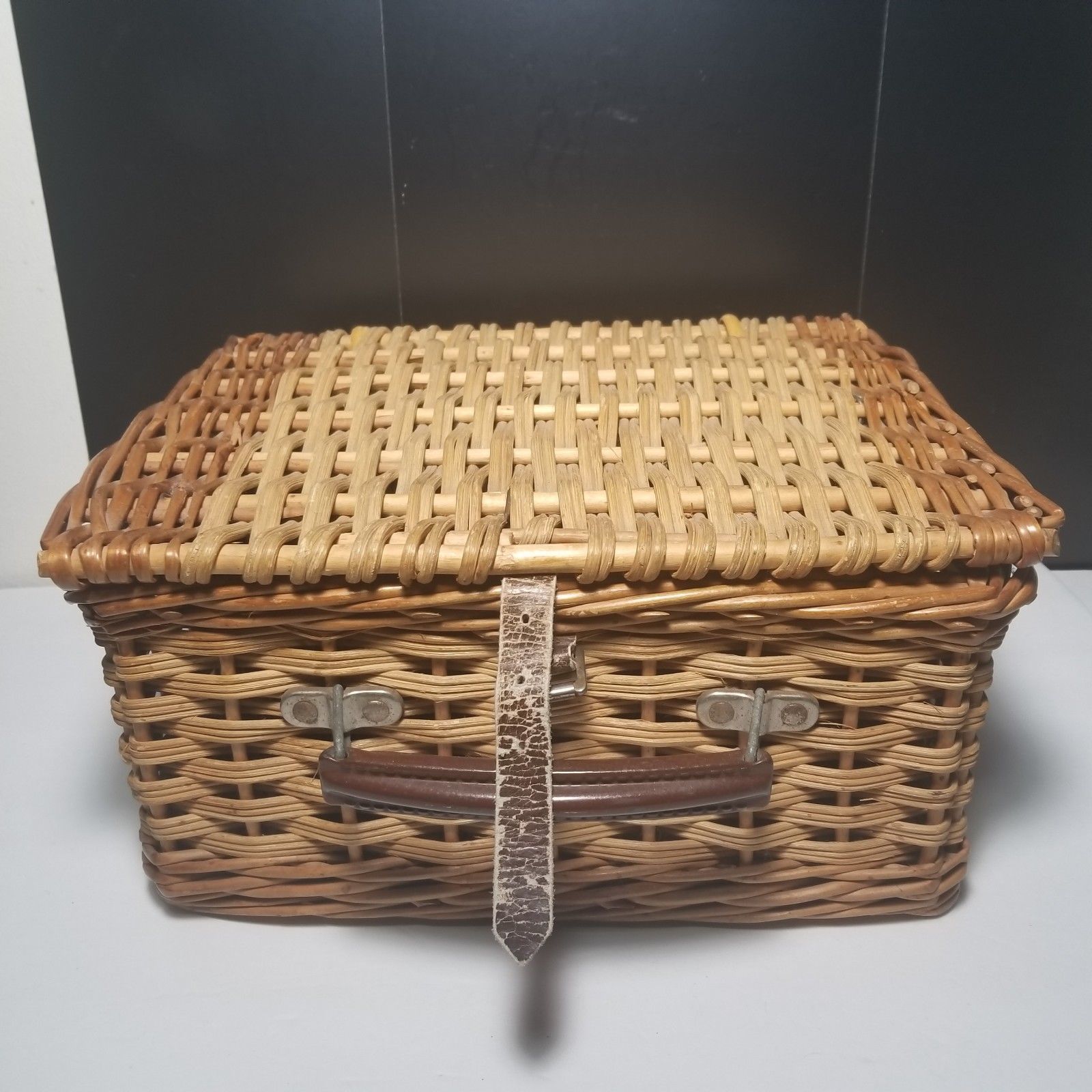 Coracle Wicker Picnic Basket  England Vtg - £18.66 GBP
