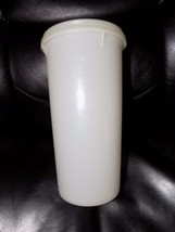 Tupperware #261 Round 48 oz. Handolier Container W/Lid EUC - $23.92