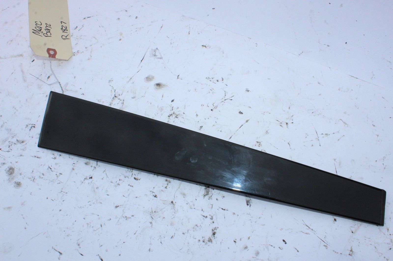 2003-2006 MERCEDES E350 LEFT REAR PILLAR TRIM MOLDING R1827 - $38.69