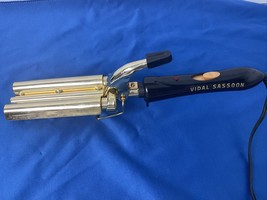 Vidal Sassoon VS184 Gold Series 3 Barrel 1/2” Hair Waver Curling Iron Clean! - $21.77