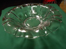 Beautiful Elegant Clear Glass CENTERPIECE BOWL - $13.57
