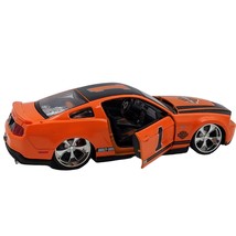 Maisto Harley Davidson H-D Custom 2011 Orange Ford Mustang GT 1:24 Dieca... - $19.79