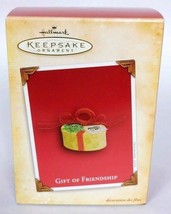 Hallmark Keepsake Christmas Ornament Gift Of Friendship Box With Bow 2004 - $15.84