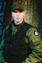 Richard Dean Anderson in Stargate SG-1 24x18 Poster - £18.94 GBP