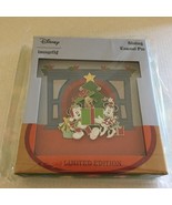 NEW Disney Holiday Mickey &amp; Minnie Mouse Collector Box Sliding Enamel Pin - $500.49 MXN