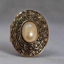 Vintage Silver Tone Perfume Locket - $456.10 MXN