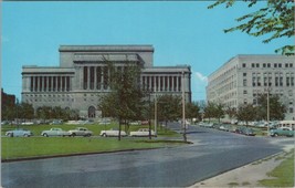 ZAYIX Mac Arthur Square Showing Court House Milwaukee Wisconsin Postcard - £3.12 GBP