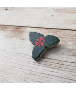 Vintage Brooch / Pin Christmas Theme Holly with Berries - £9.38 GBP