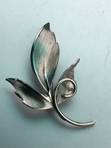 Vintage Simple But Classy Ridged Silvertone Leaf Pin Brooch – 1 and 3/8th’s x 2  - £9.02 GBP