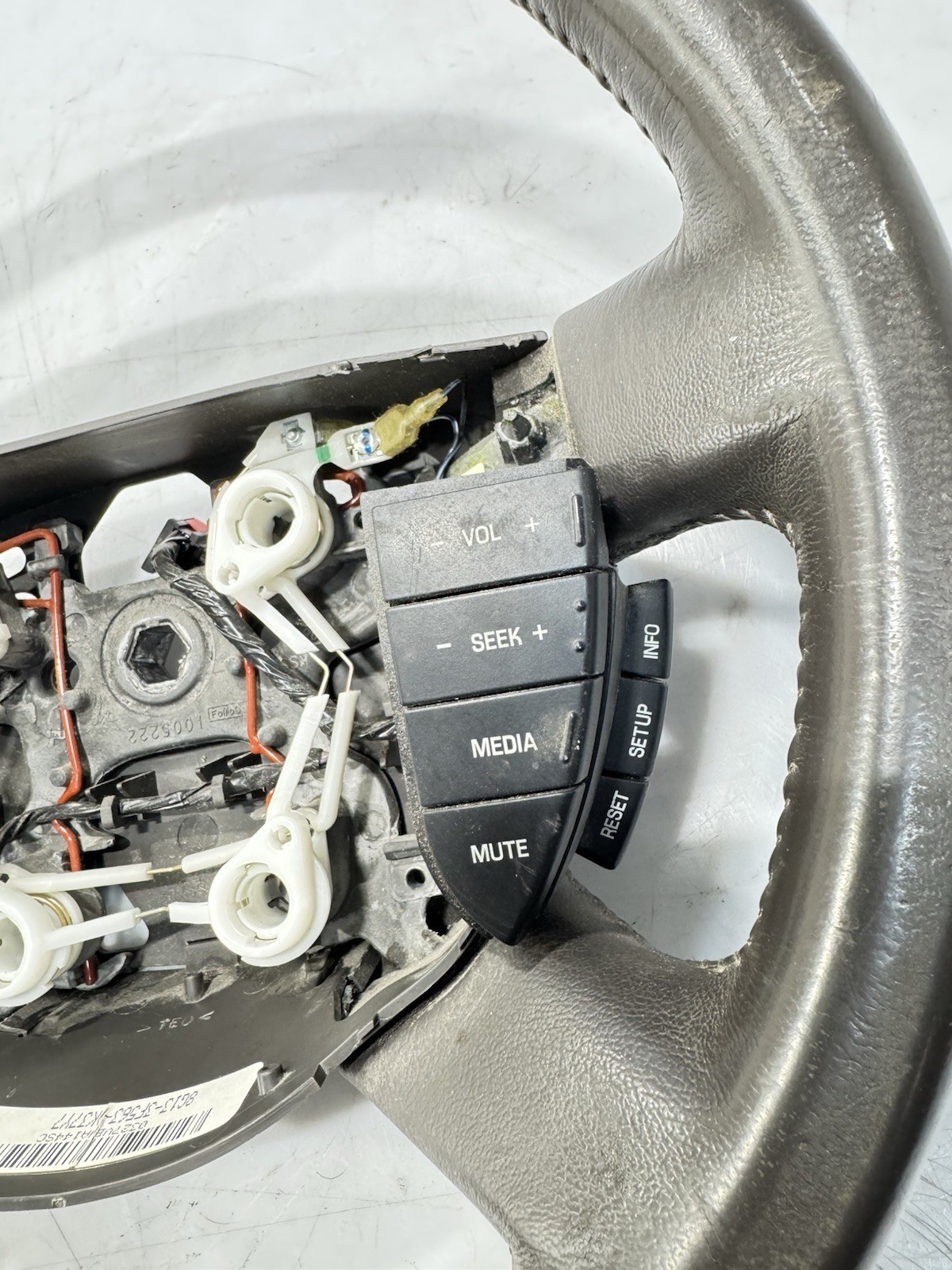 2008 FORD TAURUS X STEERING WHEEL P/N 8G133F563AK37Y7 WITH CONTROLS OEM USED Item image 7