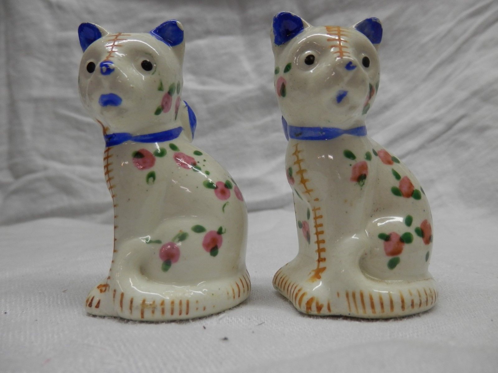 Vintage sat and pepper set Calico flowers Cat kittens stitched japan  - $29.99