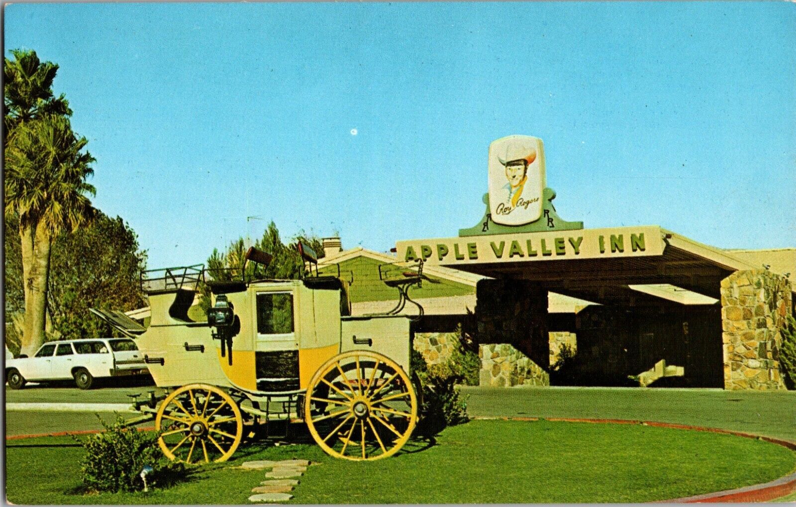 Primary image for Vtg Postcard Apple Valley Inn, Carriage Display, Unposted.