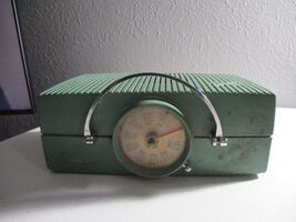 Vintage 1954 General Electric Model 626 AM Tube Green Radio MCM  Parts/R... - $29.69