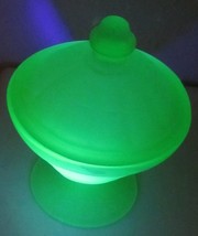 Vintage Anchor Hocking Uranium Glass Footed Candy Dish w/ Lid - £25.78 GBP