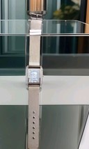 Women&#39;s  Gold Tone Mother-of-Pearl Face  Rhinestone Mesh Watch New Battery - $237.07 MXN