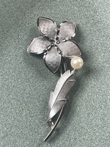 Vintage Classy Sterling Silver Marked Spikey Flower w Leaf &amp; Faux Pearl Pin Broo - £20.47 GBP