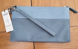 CHICO&#39;S Pull Strap Zipper Wristlet/Cosmetic or Other Bag 2-Tone Blue NWT - $20.48 CAD