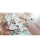 10 Skeleton Key Charms Pendants Antiqued Silver Heart Keys Steampunk Keys - $3.30 CAD