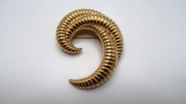 Vintage Large Ornate Style Monet Gold Spiral Rams Horn Brooch Pin 5.8cm - £23.74 GBP