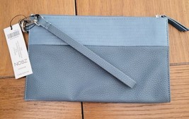 Chico&#39;s Pull Strap Zipper Wristlet/Cosmetic or Other Bag 2-Tone Blue NWT - £13.30 GBP