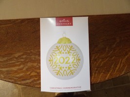 New 2022 Hallmark Christmas Commemorative Series Glass &amp; Metal Ornament NIB - £13.54 GBP