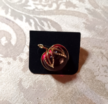 Vintage Sarah Coventry Gold Tone Lucite Cabochon Apple Pin Brooch with Box - $169.64 MXN